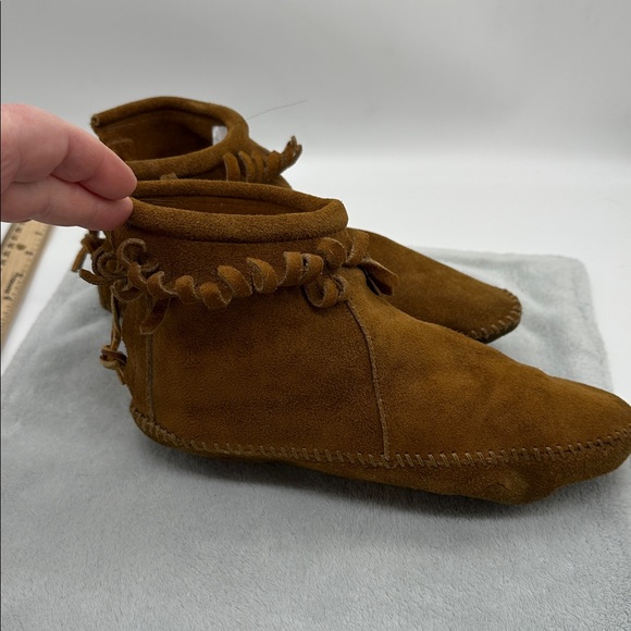 Vintage Moccasin Soft Bottom Ankle Suede Bootie’s With Fringe & Back Zip Closure - Picture 2 of 7